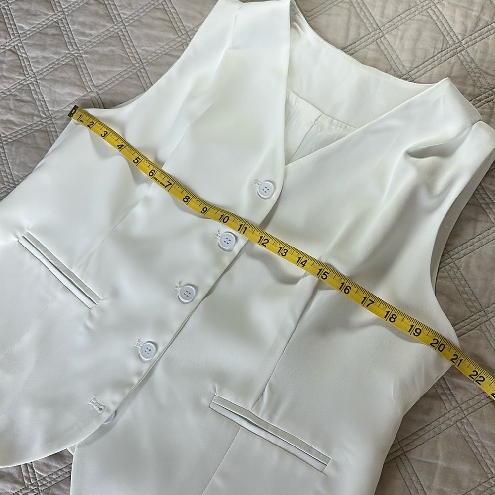 White lined vest, new without tags. Size XL - Picture 4 of 8